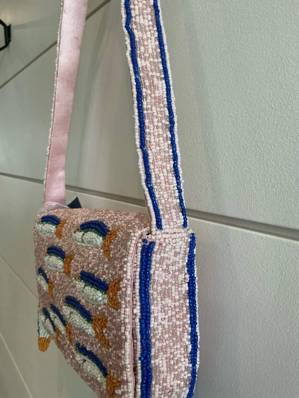VIRAL Beaded Pink Sardine Pattern Shoulder Bag - Picture 3 of 4
